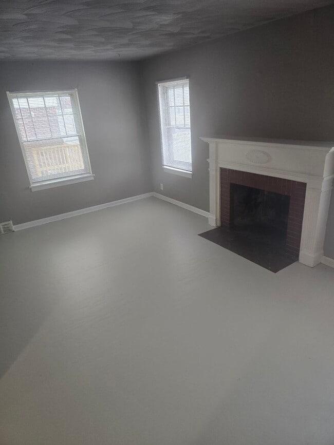 Building Photo - 2 Bedroom With Bonus Room in Basement