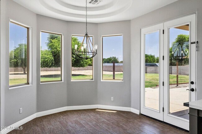 Building Photo - Gilbert 4 Bed & 3 Bath on HUGE LOT - Acre+...