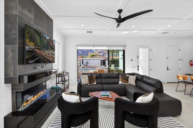 Building Photo - 51116 Avenida Mendoza