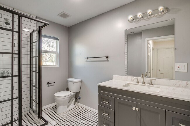 Building Photo - Remodeled 2 Bed 1 Bath Home Ready for New Tenants Near the River District-76114