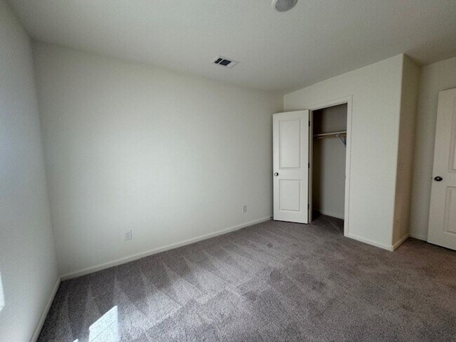 Building Photo - 1 Yr New 3 BR 2BA in Chaparral Terrace w/ ...