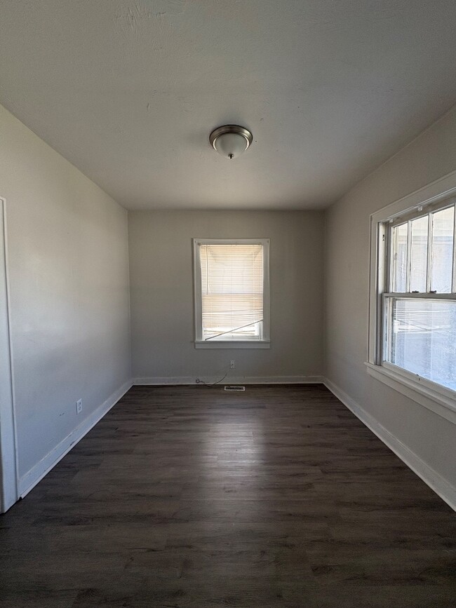 Building Photo - 609 N Madison St