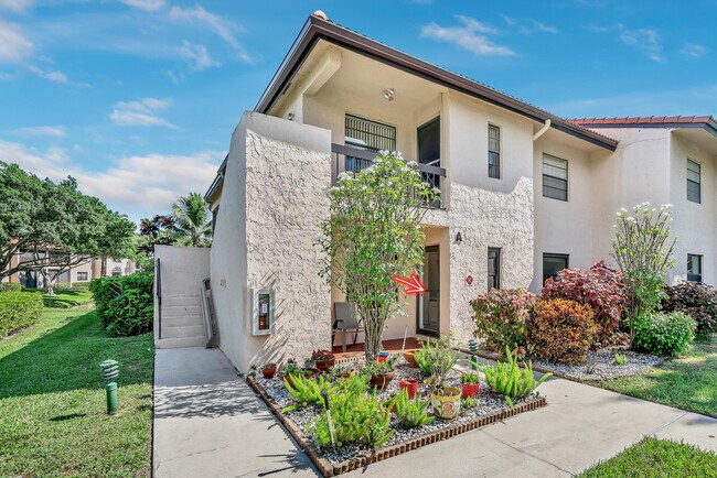 Building Photo - 9285 Vista del Lago