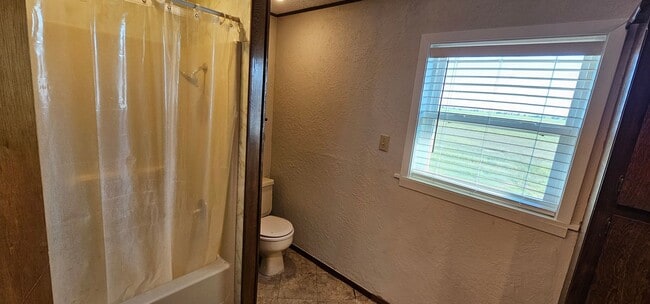 Building Photo - 1575 S Roosevelt Rd 6