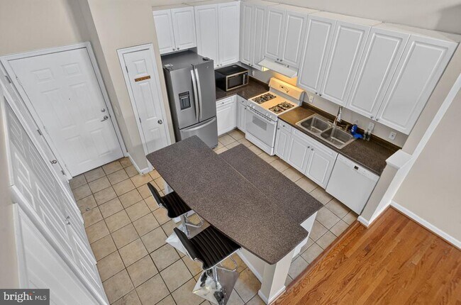 Building Photo - 501 Hungerford Dr