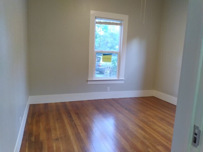 Building Photo - 149 W 21st St