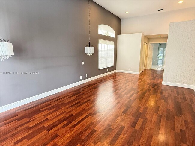 Building Photo - 807 Heritage Dr