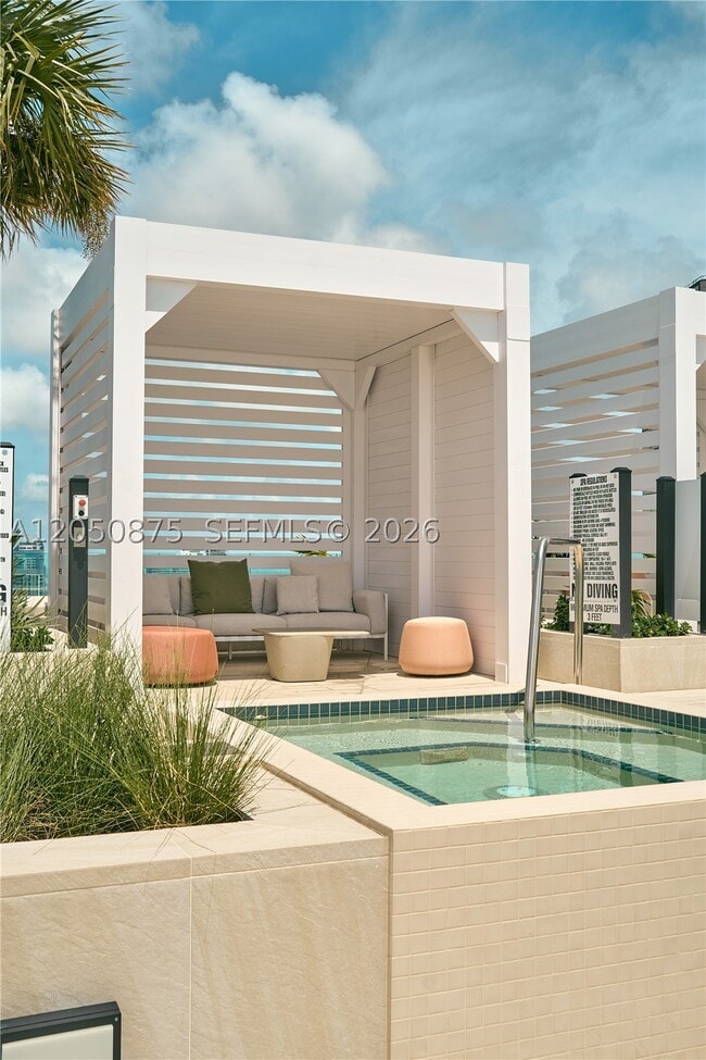 Building Photo - 300 Biscayne Blvd