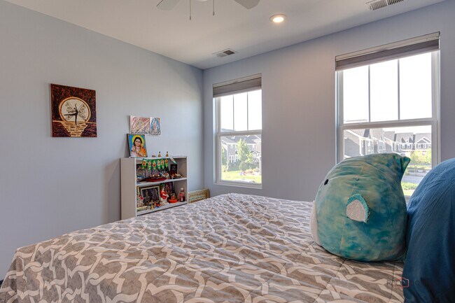 Building Photo - 573 Watercress Dr