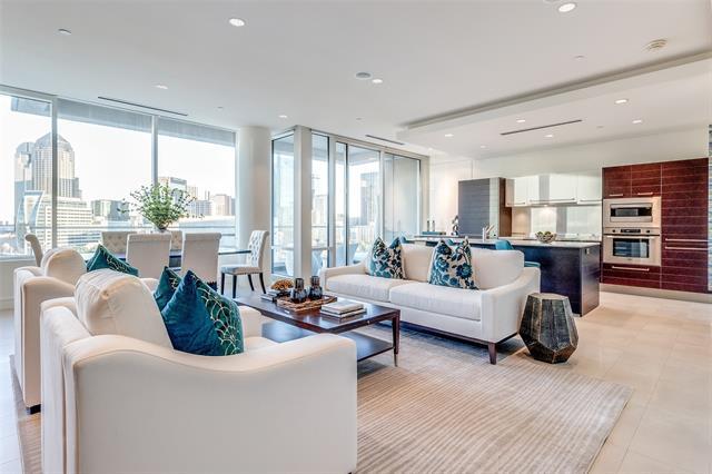 Building Photo - 2408 Victory Park Ln