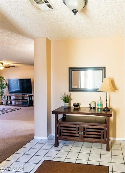 Welcoming entryway - 4060 N Elkridge Dr