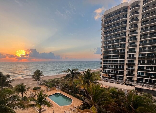 Building Photo - 310 S Ocean Blvd