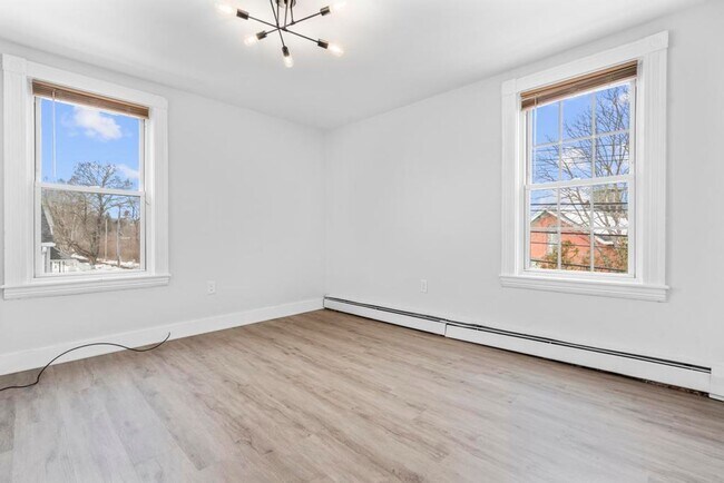 Building Photo - 30 Anthony St