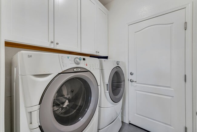 Building Photo - FULLY FURNISHED SPANISH SPRINGS HOME WITH HOT TUB & UTILITIES INCLUDED