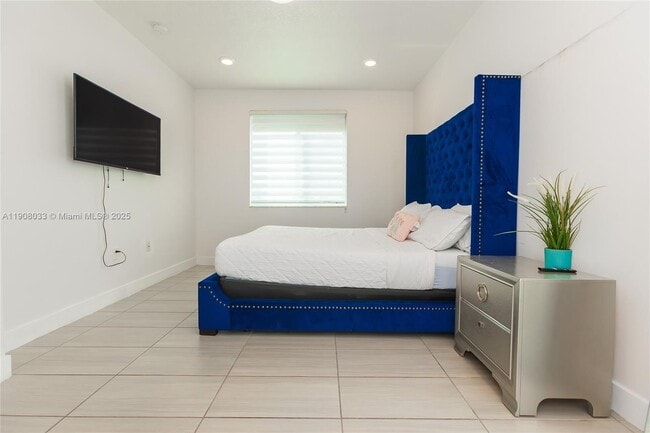 Building Photo - 6401 NW 103rd Pl