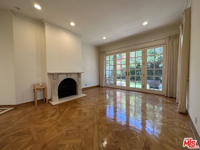 Building Photo - 623 Palisades Ave