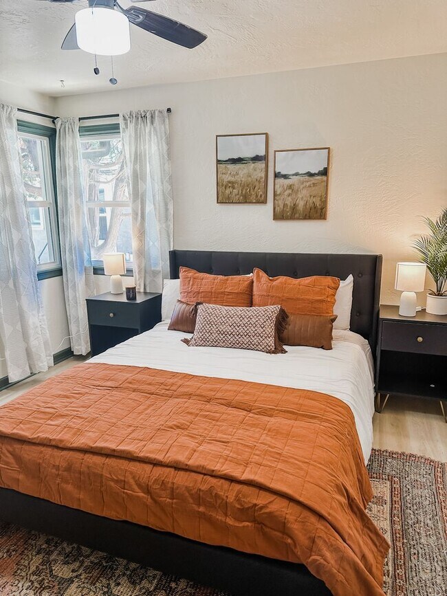 Building Photo - Newly remodeled three bedroom apartment