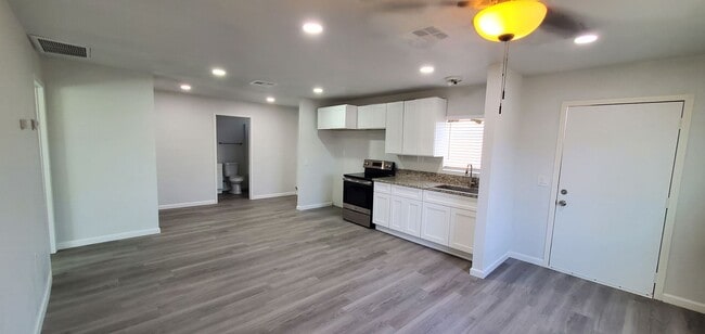 Building Photo - !!! AVAILABLE NOW !!!. Very spacious brand new 3 bed, 2 bath house.