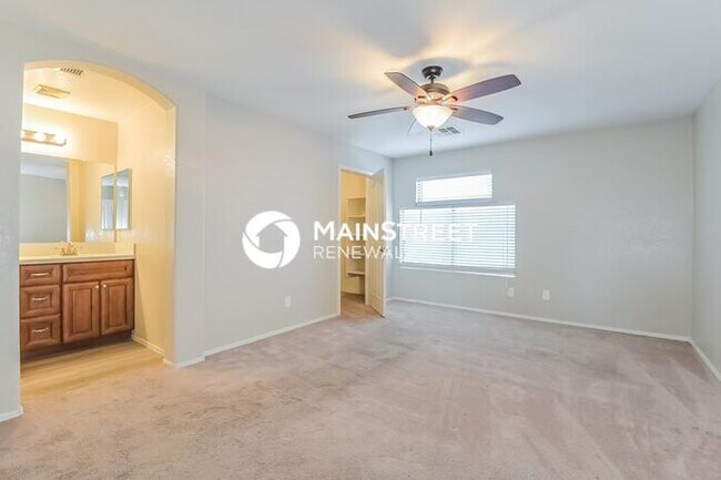 Building Photo - 4 Bedroom Pet-Friendly Home in TUCSON, AZ with Main Street Renewal