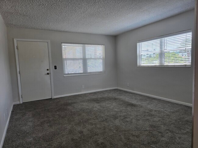 Building Photo - 3915 S Flagler Dr