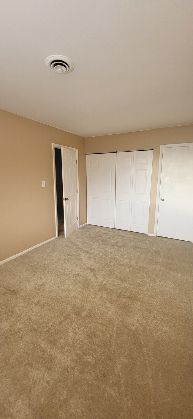 Building Photo - 1701 Fountain Rock Way