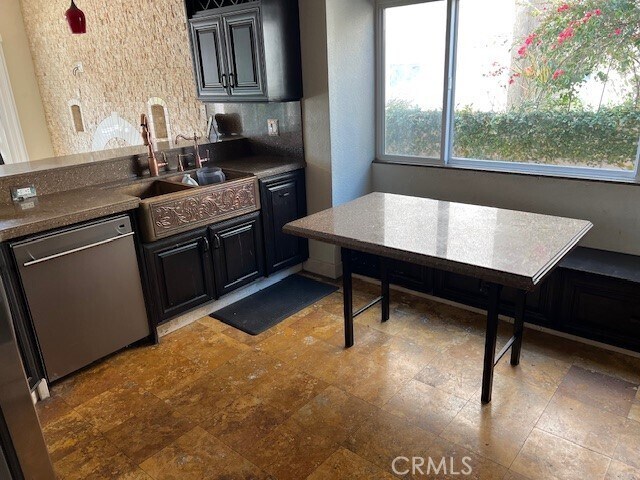 Building Photo - 3350 Deaver Dr
