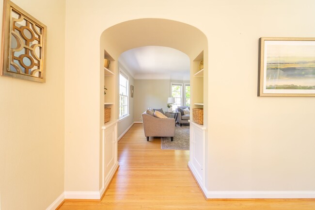 Building Photo - Enchanting Portland Heights 5BD House: You...