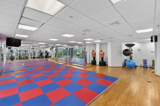 Building Photo - 18671 Collins Ave