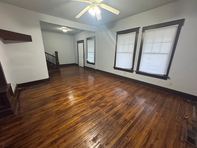 Building Photo - 1003 Main-E