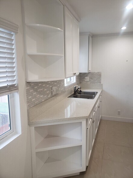 Building Photo - 4326 W 163rd St