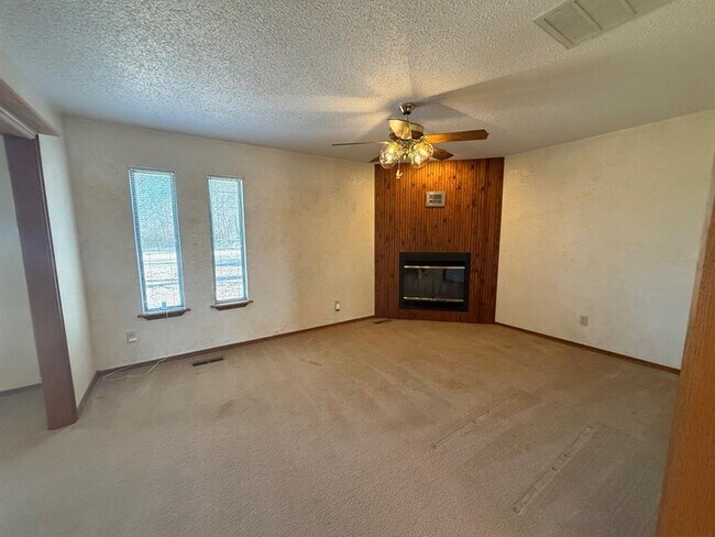 Building Photo - 1940 Ives Way Ln