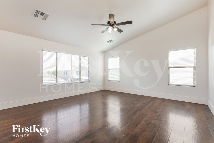 Building Photo - 2936 W Jasper Butte Dr