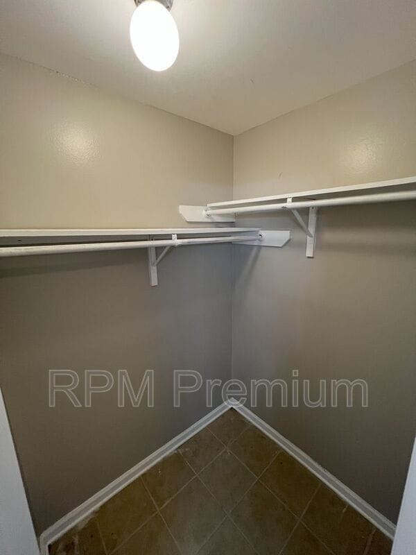 Building Photo - 522 Fawn Lake Dr