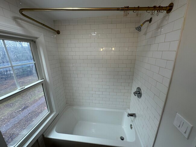 Building Photo - 124 Seymour Rd