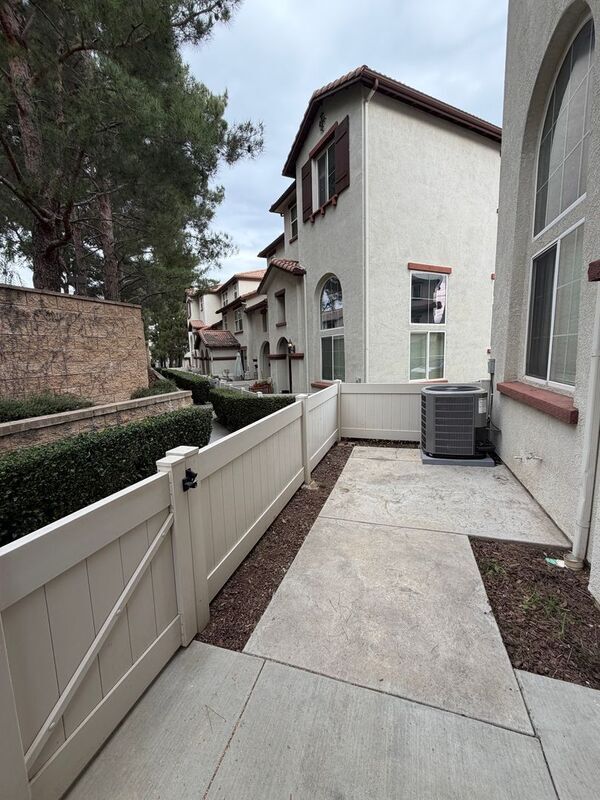 Building Photo - 33770 Willow Haven Ln