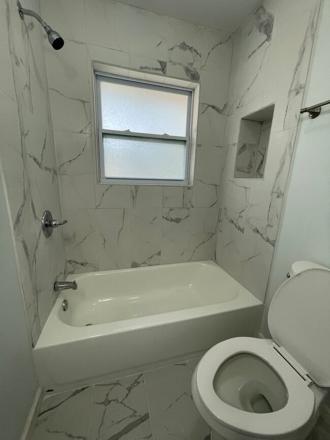 Building Photo - 1920 Charlton Dr