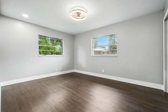 Building Photo - Beautiful 3 Bedroom House in Quiet Port Or...