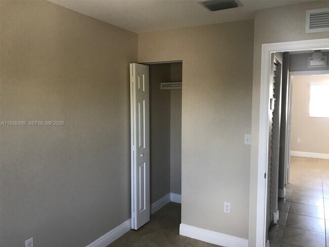 Building Photo - 1990 NW 4th Ct