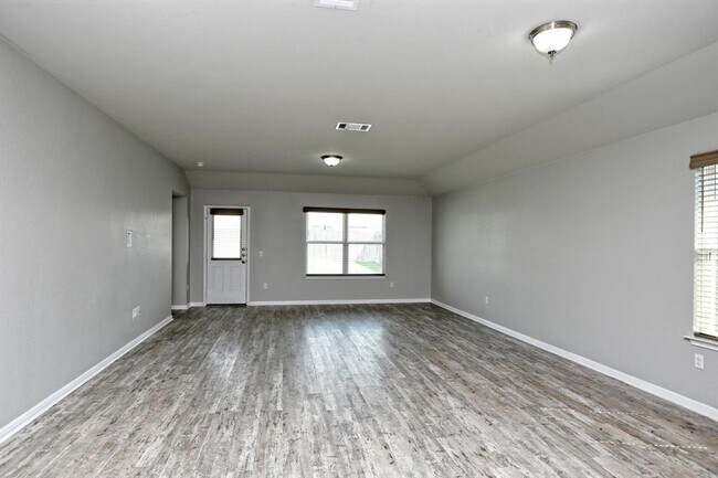 Building Photo - 201 Red Matador Ln