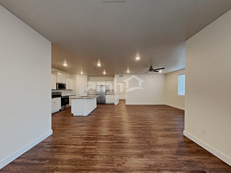 Building Photo - 5124 W Bellevue St