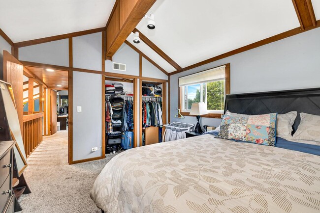 Building Photo - 4400 Valley Rd