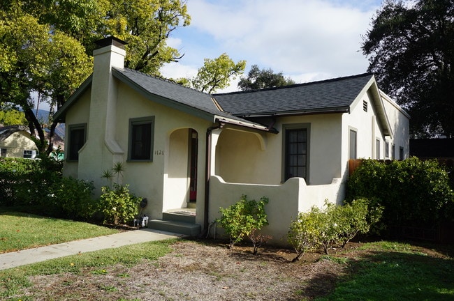 Primary Photo - 1726 N Los Robles Ave