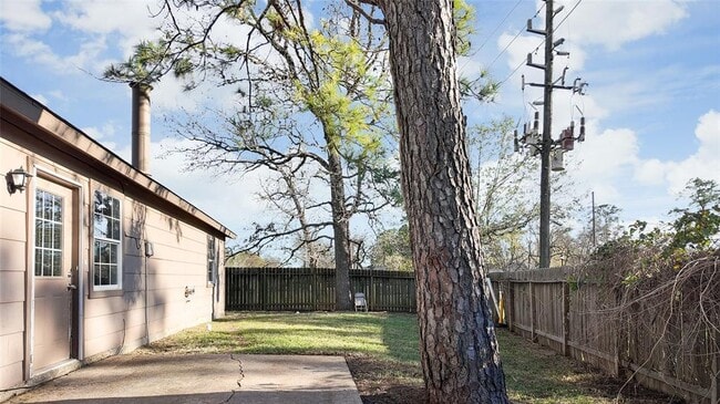 Building Photo - 4706 Glendower Dr