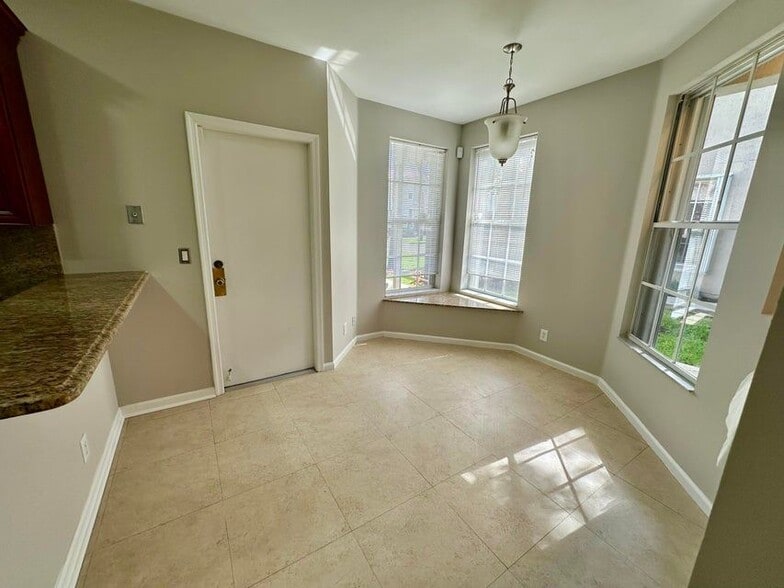 Building Photo - 20971 Vía Azalea, 4