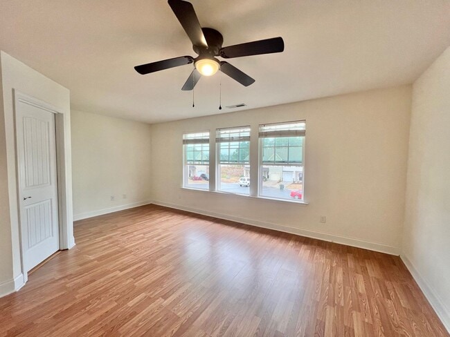 Building Photo - Stunning 3BD, 3BA Raleigh Townhome in an H...