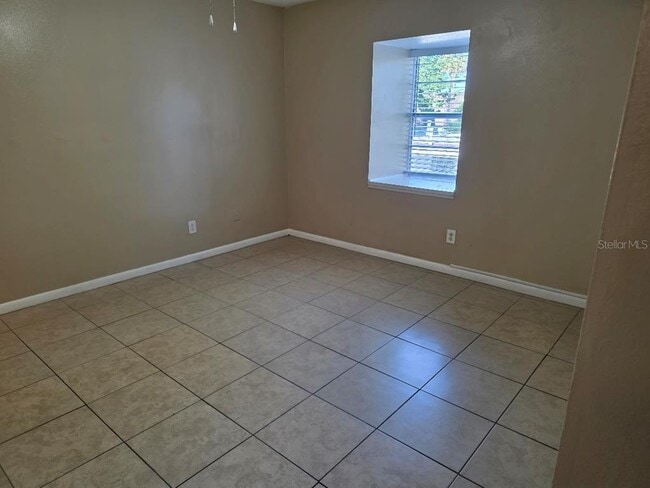 Building Photo - 9004 Tudor Dr