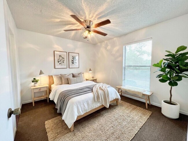 Building Photo - Tranquil 2BD/3BA Townhouse with Wildlife Views & Hill Country Charm!