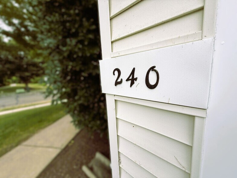 Building Photo - 240 Honey Hollow Ln