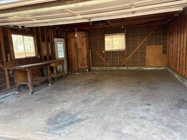 Building Photo - 6218 Leicester Dr