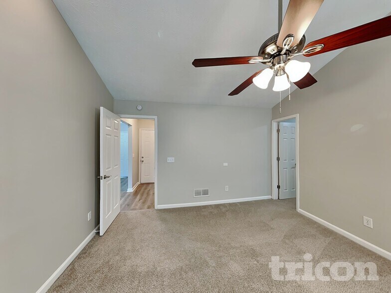 Building Photo - 530 Mackinaw Dr